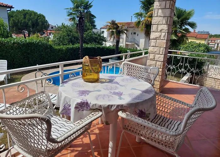 Mio アパート ポレッチ